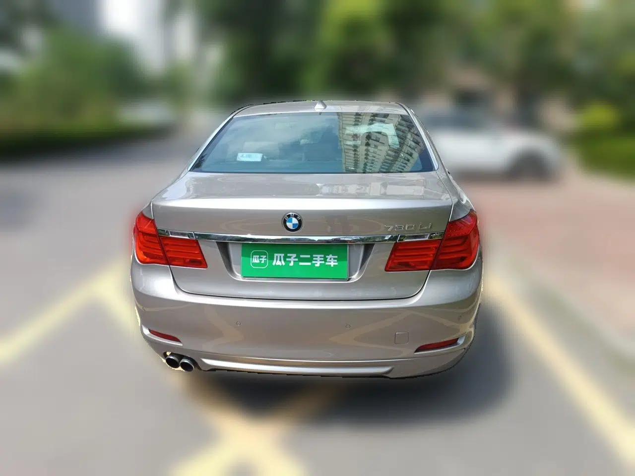BMW 7 Series 2011 730Li Elegant Model — миниатюра 5