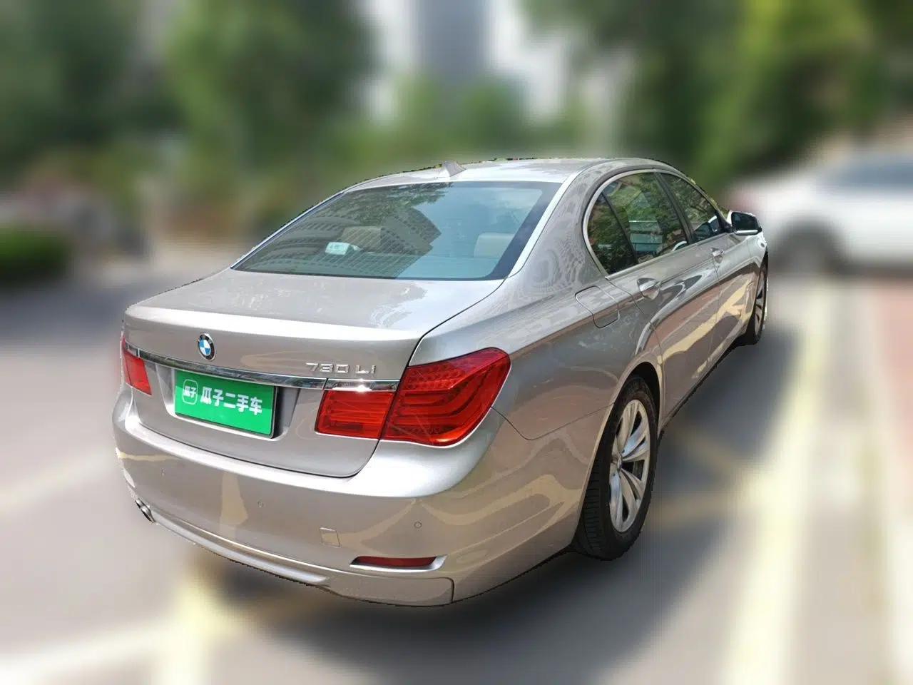 BMW 7 Series 2011 730Li Elegant Model — миниатюра 6