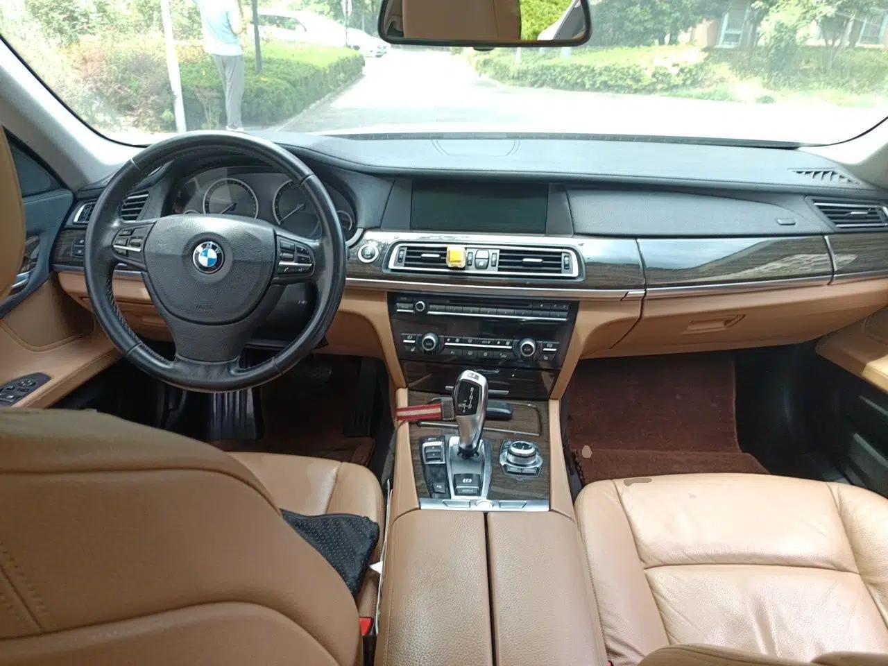 BMW 7 Series 2011 730Li Elegant Model — миниатюра 9