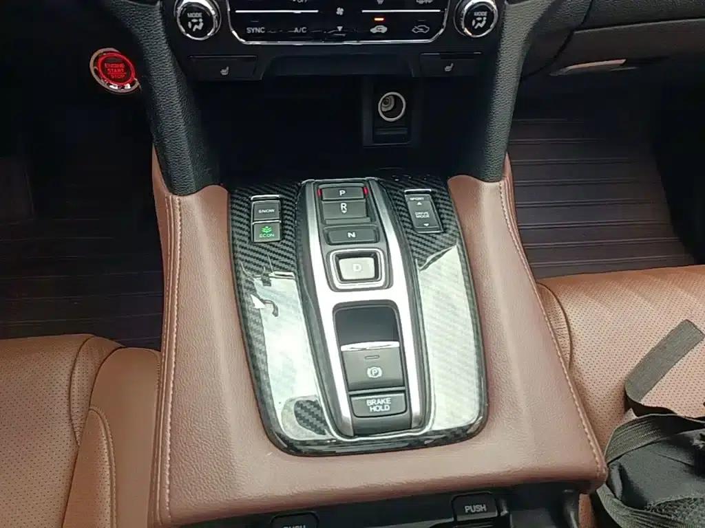 Honda UR-V 2017 370TURBO 2WD Premium Edition (National V Emission Standard) — миниатюра 14