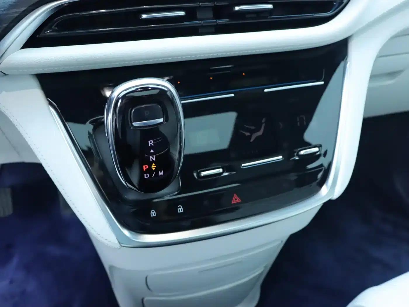 Buick GL8 2022 Avenir Four-Seat Premium Edition — миниатюра 11