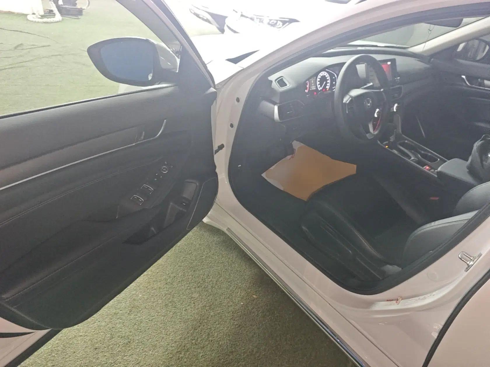 Honda Accord 2018 230TURBO Comfort Version National V — миниатюра 18