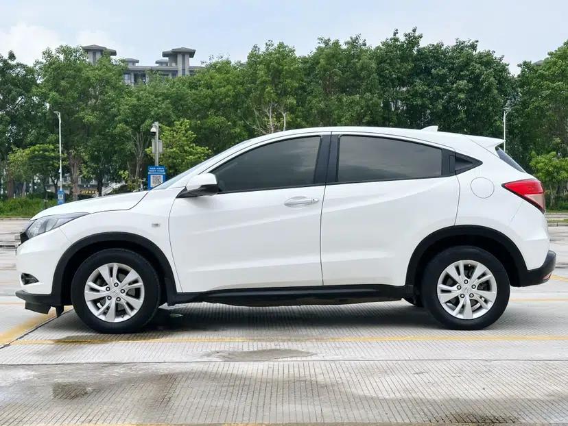 Honda Vezel 2017 1.5L CVT 2WD Comfort Model — миниатюра 4