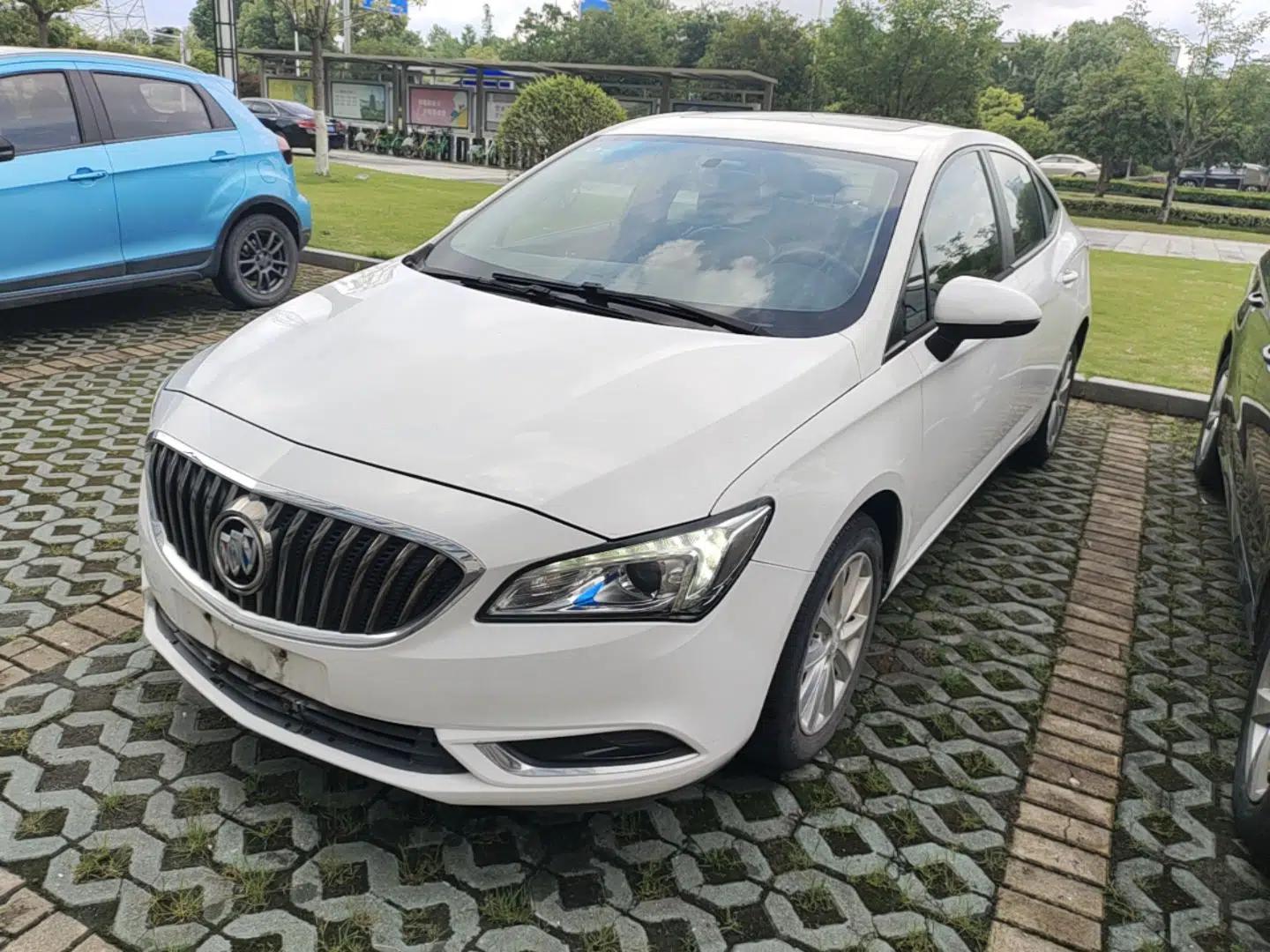 Buick Verano 2017 Sedan 20T Dual-Clutch Leading Model — миниатюра 1