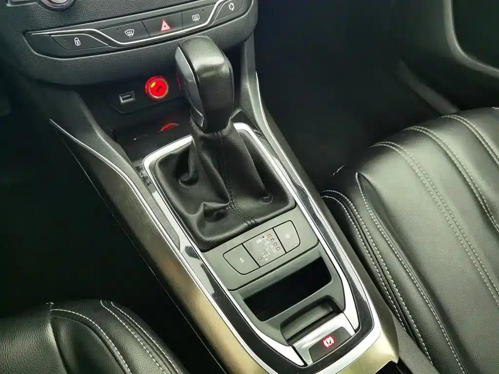 Peugeot 408 2016 1.6T Automatic Luxury Edition — миниатюра 13