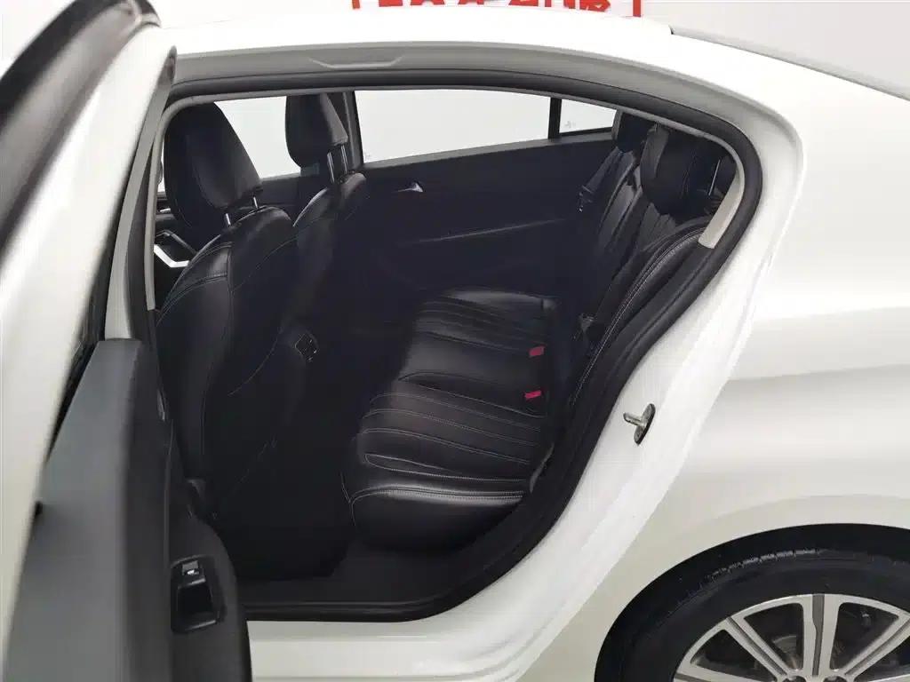 Peugeot 408 2016 1.6T Automatic Luxury Edition — миниатюра 15