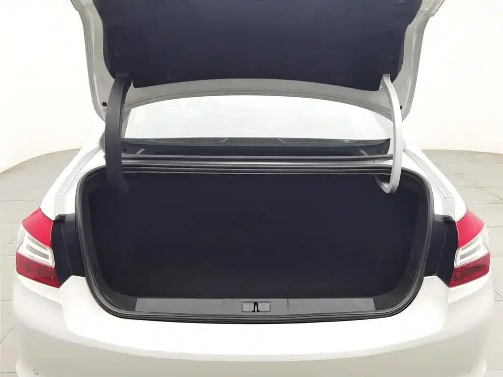 Peugeot 408 2016 1.6T Automatic Luxury Edition — миниатюра 16