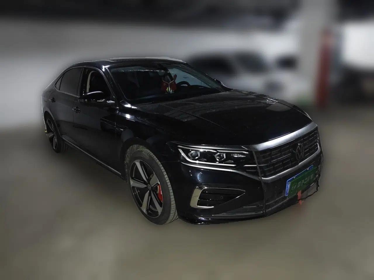 Volkswagen Passat 2023 Facelift 330TSI Luxury Edition — миниатюра 3