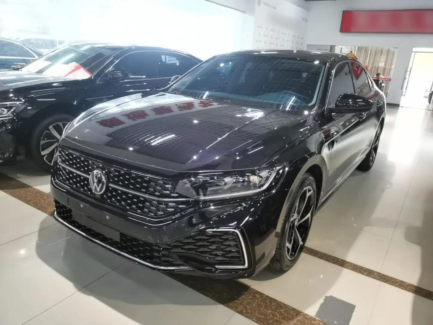 Volkswagen Passat 2025 Outstanding Model 330TSI Starry Elite Edition — миниатюра 1