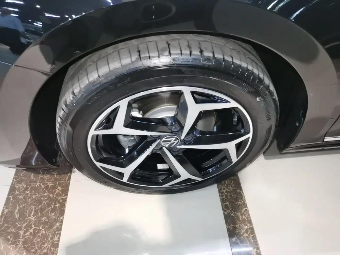 Volkswagen Passat 2025 Outstanding Model 330TSI Starry Elite Edition — миниатюра 10