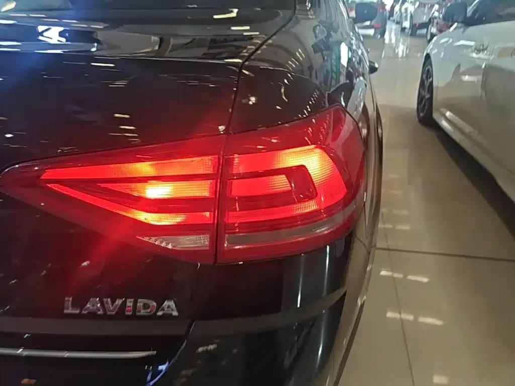 2015 Volkswagen Lavida 1.6L Automatic Comfort Edition — миниатюра 8