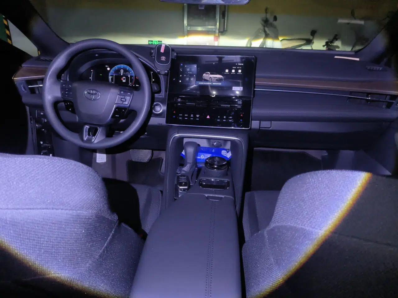 Toyota Avalon 2024 2.0L Ambition Edition — миниатюра 9