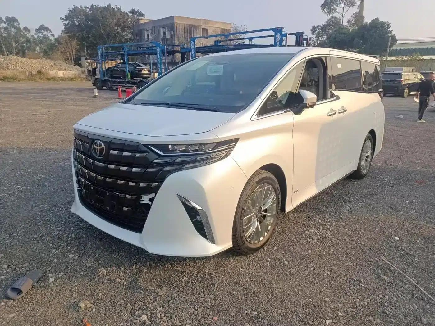 2025 Alphard Hybrid 2.5L Premium Gold Edition — миниатюра 3
