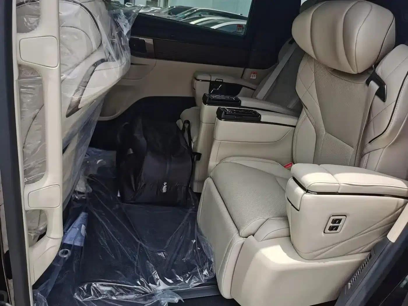2025 Alphard Hybrid 2.5L Premium Gold Edition — миниатюра 5