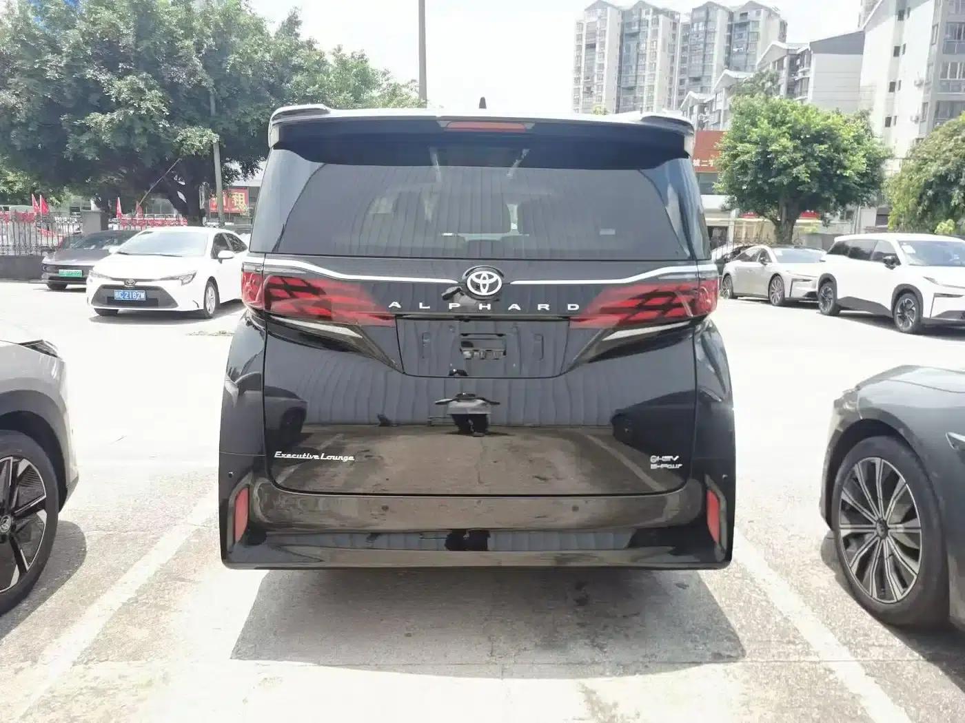 2025 Alphard Hybrid 2.5L Premium Gold Edition — миниатюра 9