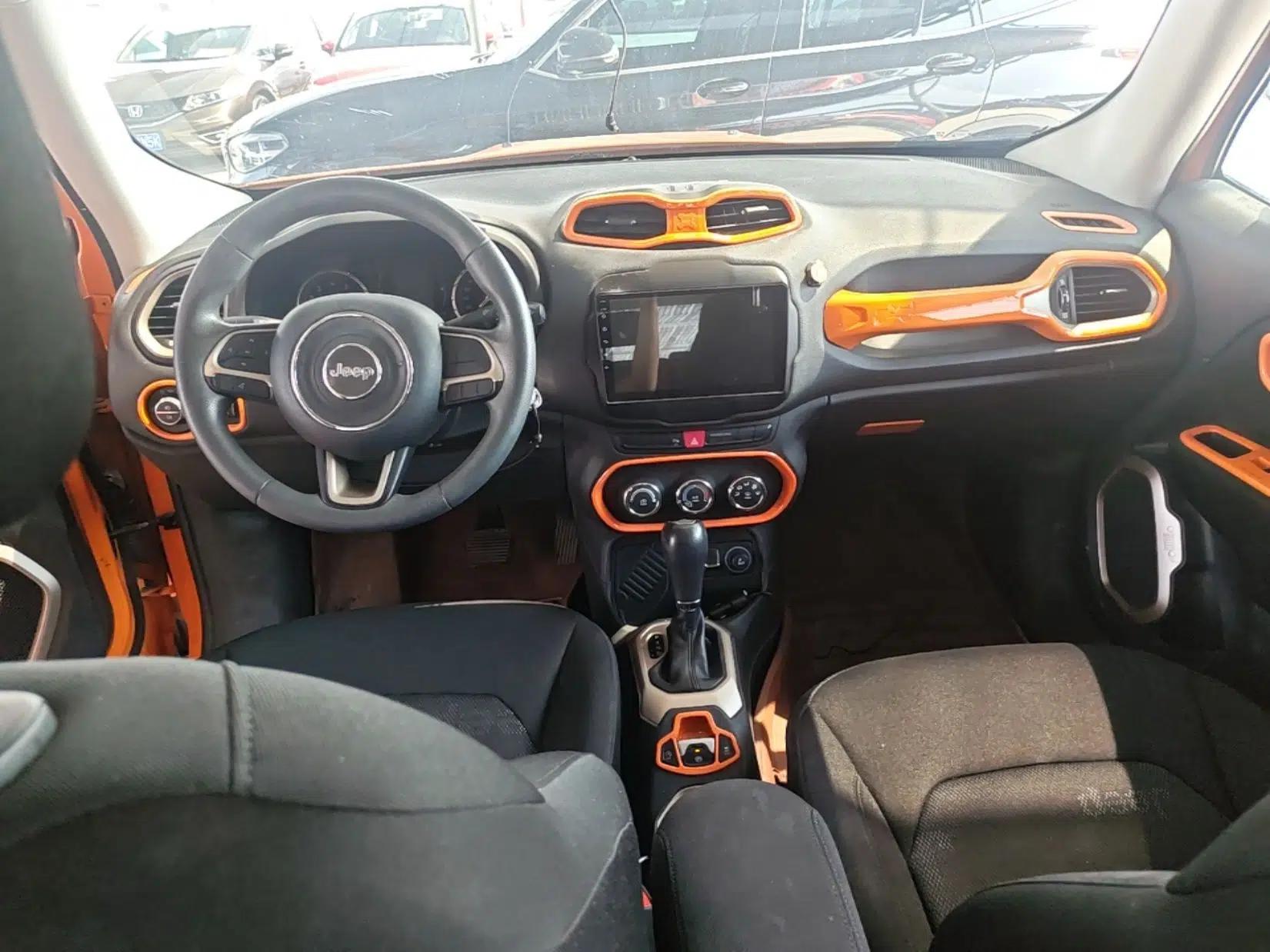 Jeep Renegade 2017 180T Automatic High-Energy Version — миниатюра 12