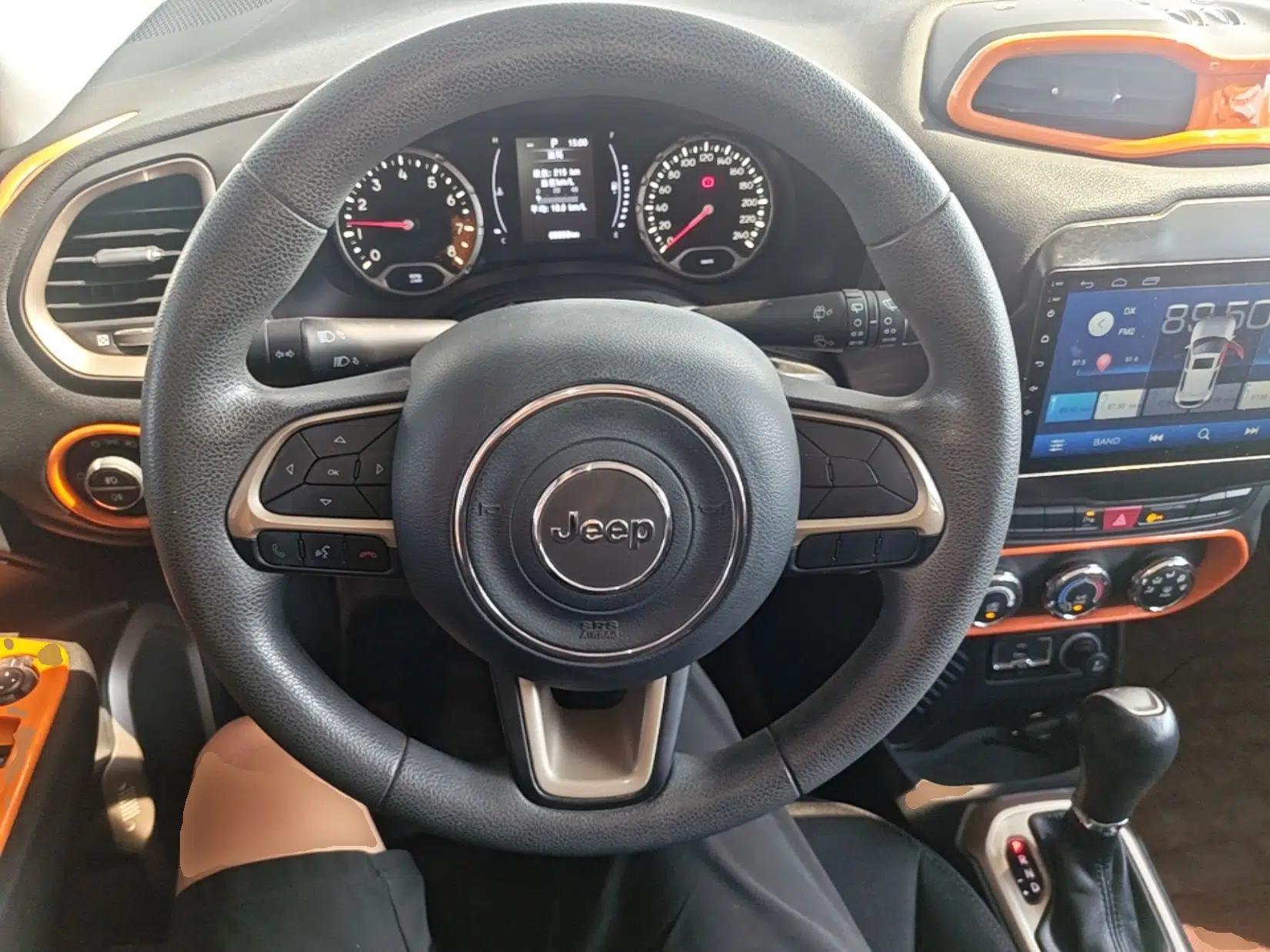 Jeep Renegade 2017 180T Automatic High-Energy Version — миниатюра 13