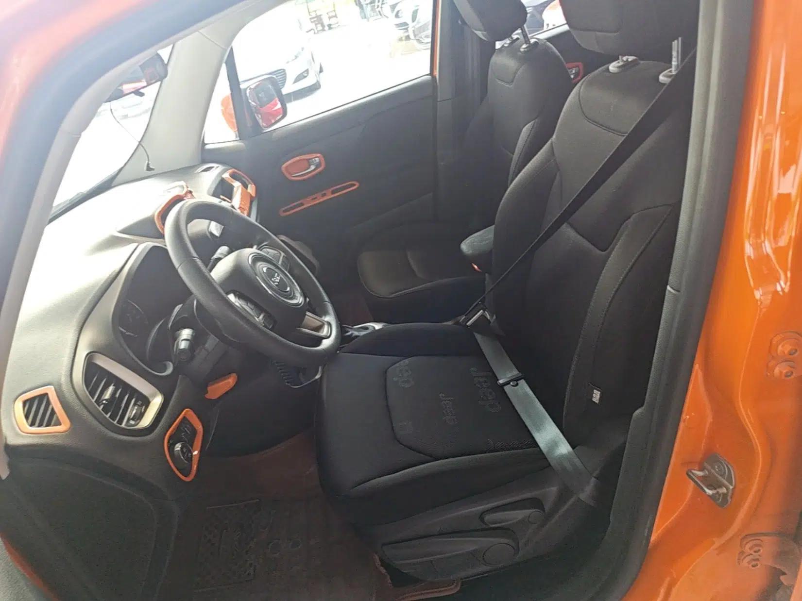 Jeep Renegade 2017 180T Automatic High-Energy Version — миниатюра 17