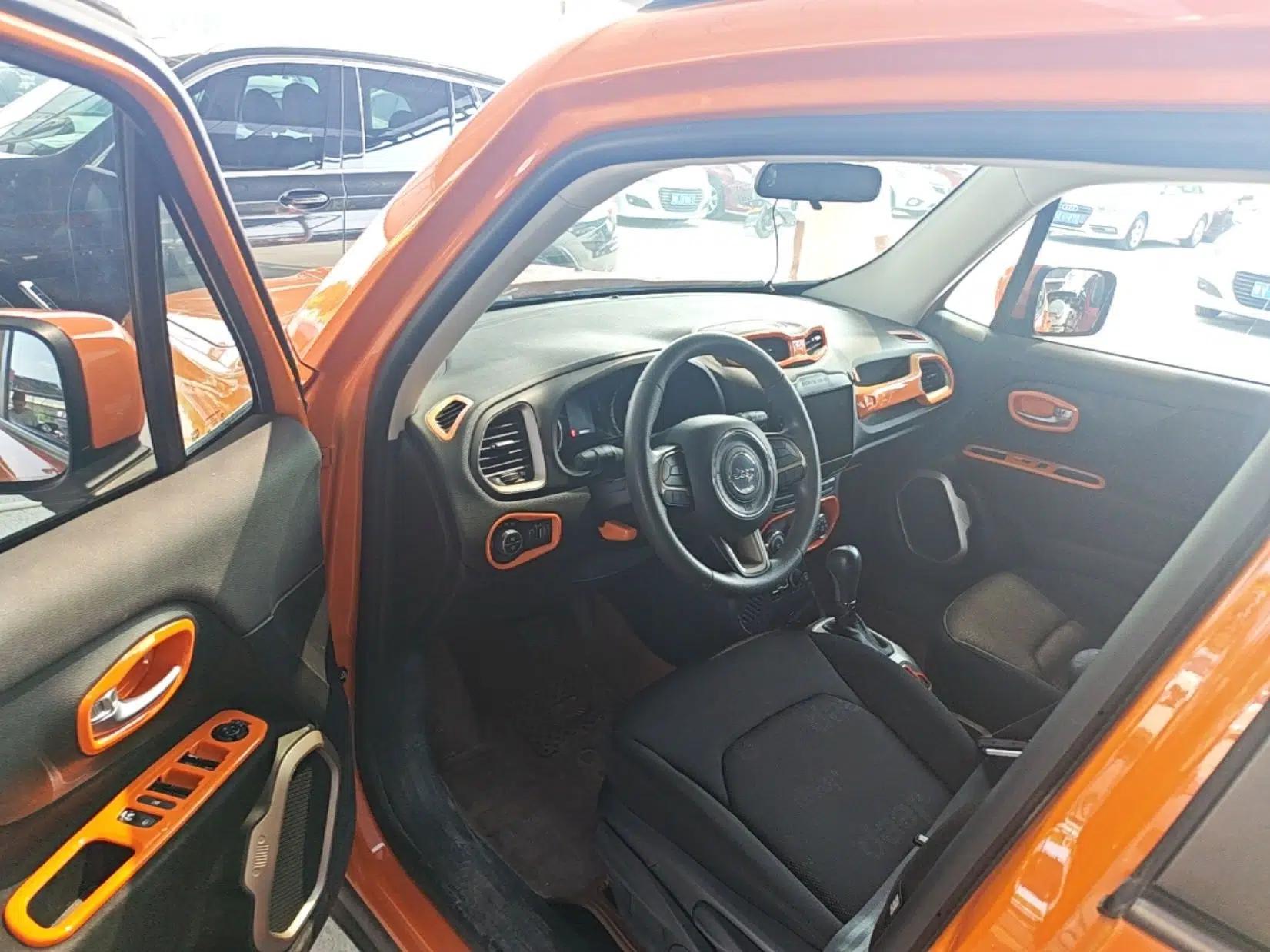 Jeep Renegade 2017 180T Automatic High-Energy Version — миниатюра 18