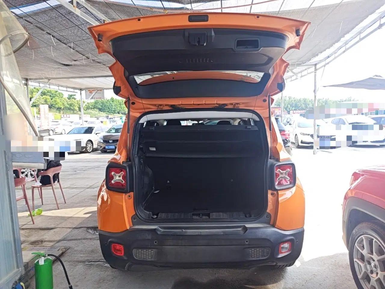 Jeep Renegade 2017 180T Automatic High-Energy Version — миниатюра 22