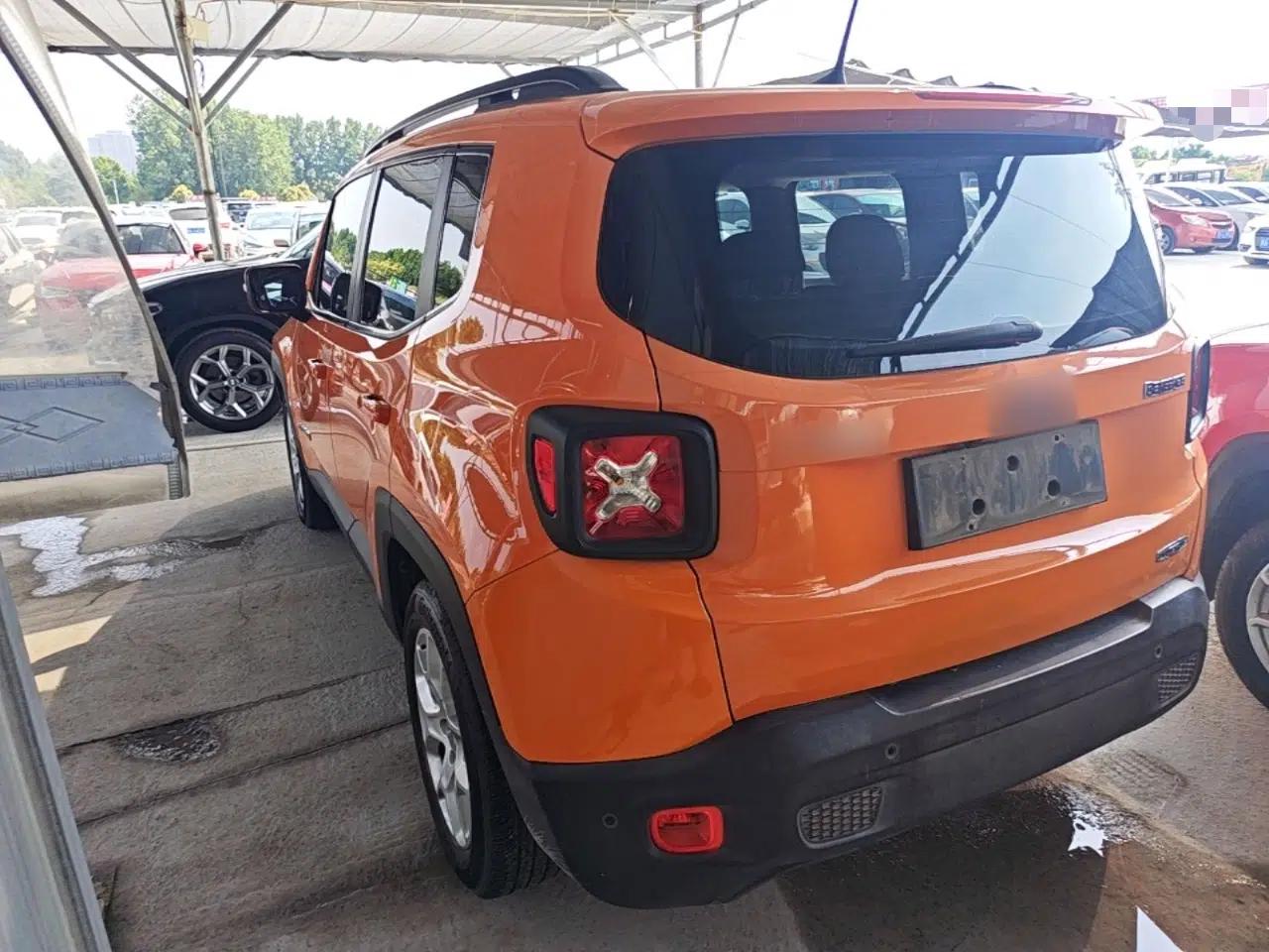 Jeep Renegade 2017 180T Automatic High-Energy Version — миниатюра 4