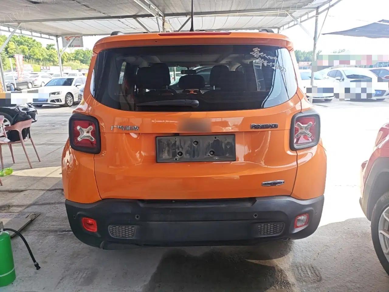 Jeep Renegade 2017 180T Automatic High-Energy Version — миниатюра 5