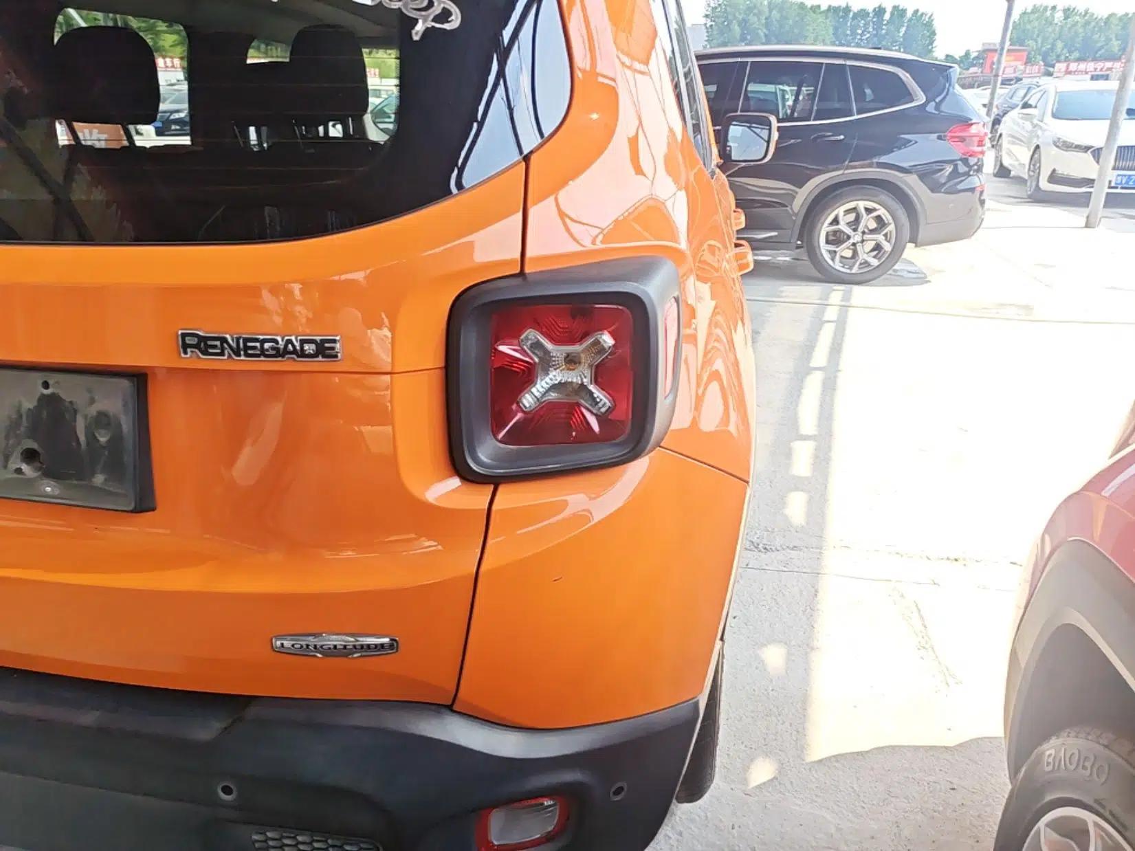 Jeep Renegade 2017 180T Automatic High-Energy Version — миниатюра 9