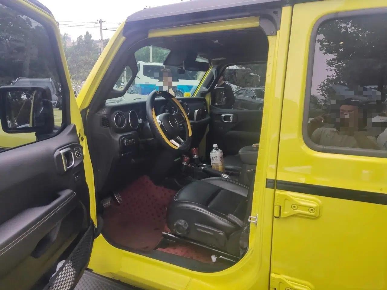 Jeep Wrangler New Energy 2022 Four-Door 2.0T 4xe Sahara Fluorescent Yellow Limited Edition — миниатюра 16