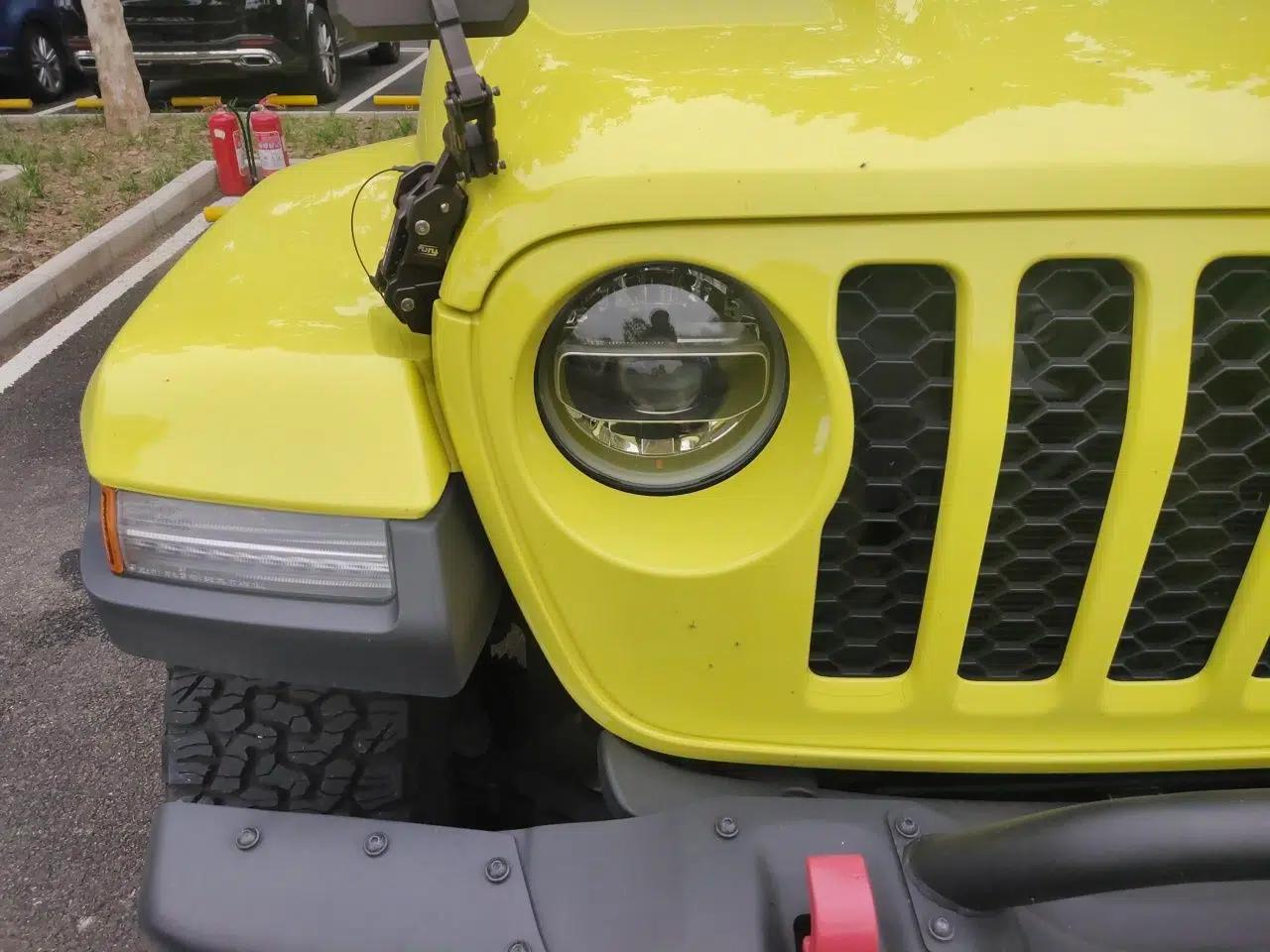 Jeep Wrangler New Energy 2022 Four-Door 2.0T 4xe Sahara Fluorescent Yellow Limited Edition — миниатюра 7
