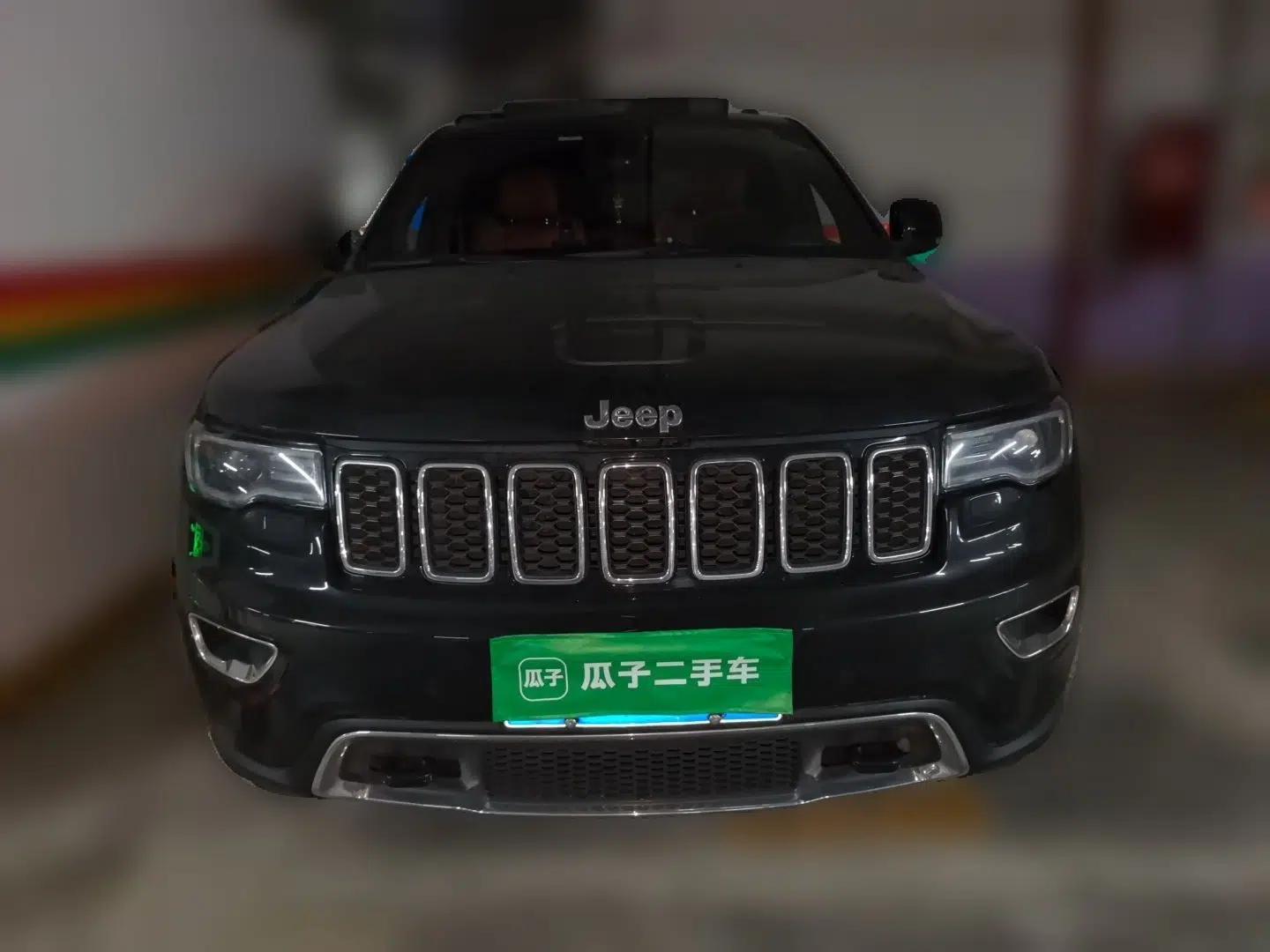 Jeep Grand Cherokee 2016 3.0L Comfort Navigation Edition — миниатюра 2