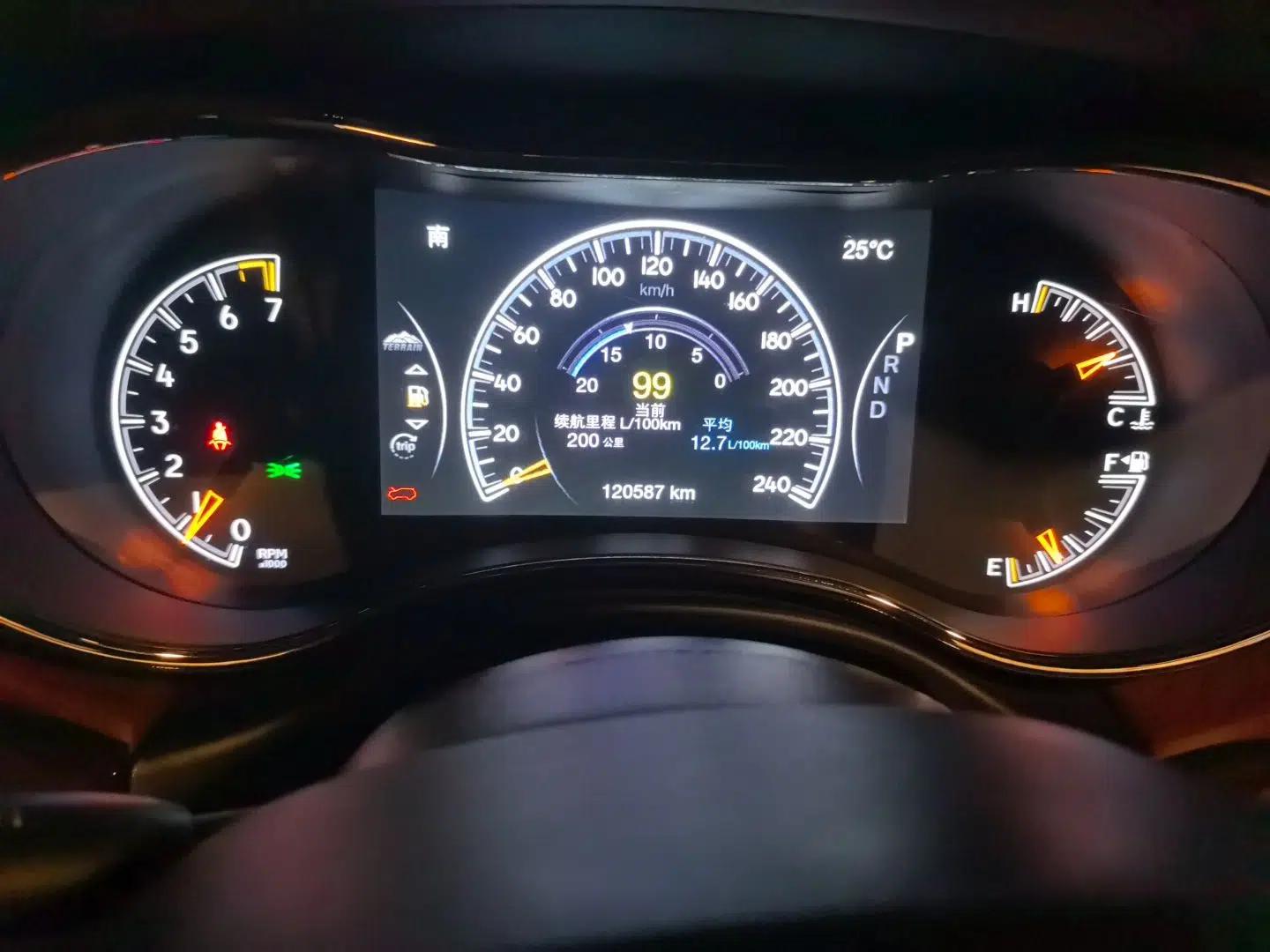 Jeep Grand Cherokee 2016 3.0L Comfort Navigation Edition — миниатюра 11