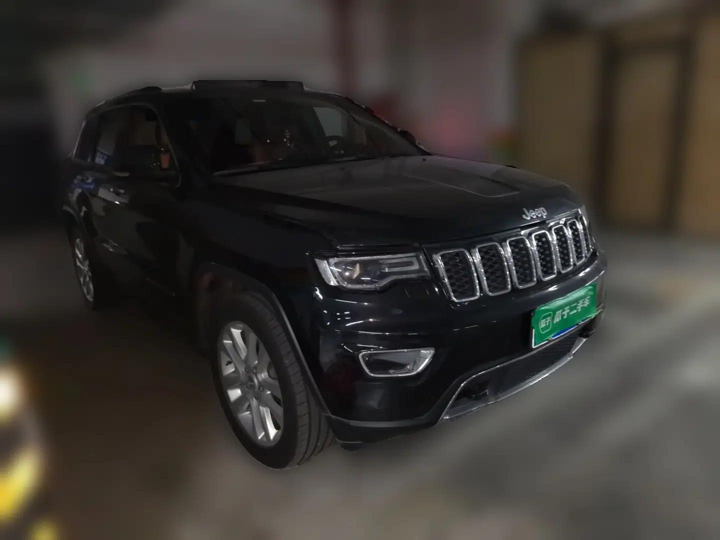 Jeep Grand Cherokee 2016 3.0L Comfort Navigation Edition — миниатюра 3