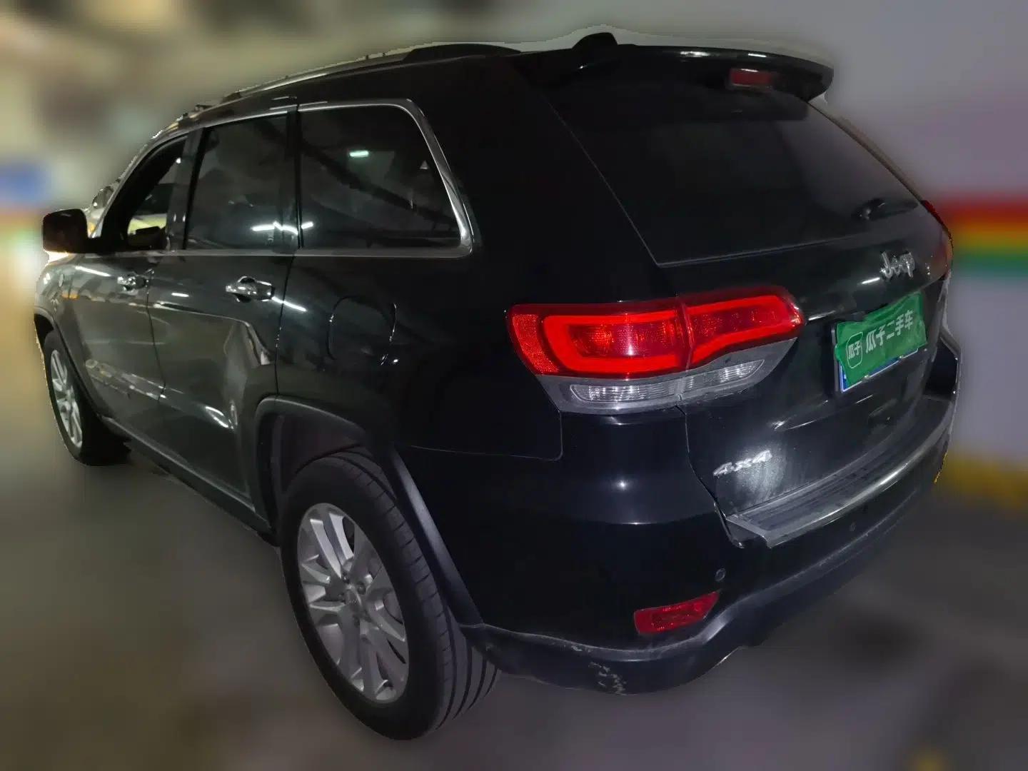 Jeep Grand Cherokee 2016 3.0L Comfort Navigation Edition — миниатюра 4