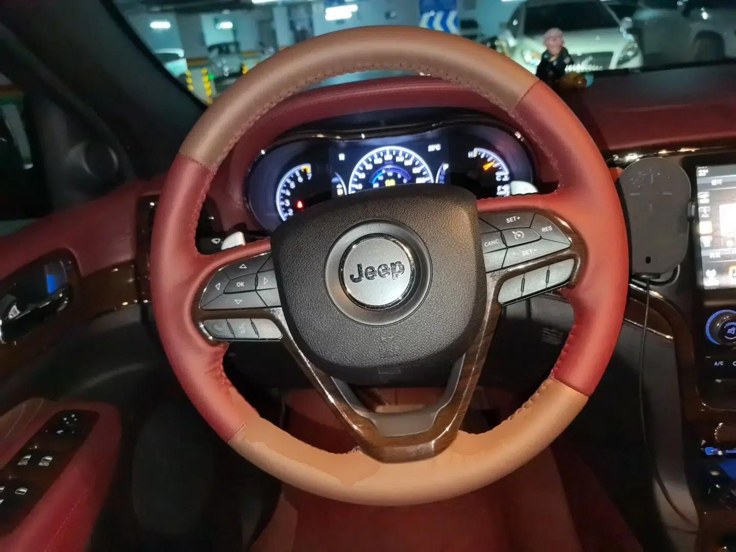 Jeep Grand Cherokee 2016 3.0L Comfort Navigation Edition — миниатюра 10