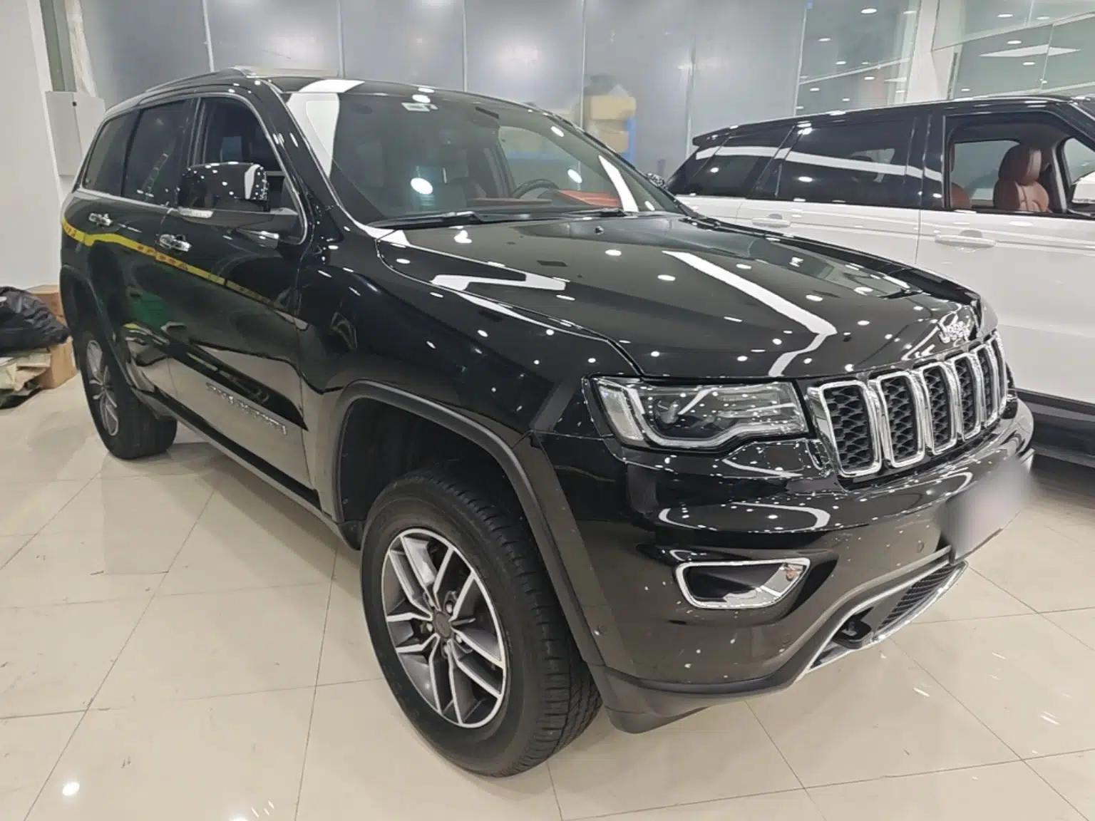 Jeep Grand Cherokee 2020 3.0L Professional Navigation Edition — миниатюра 3