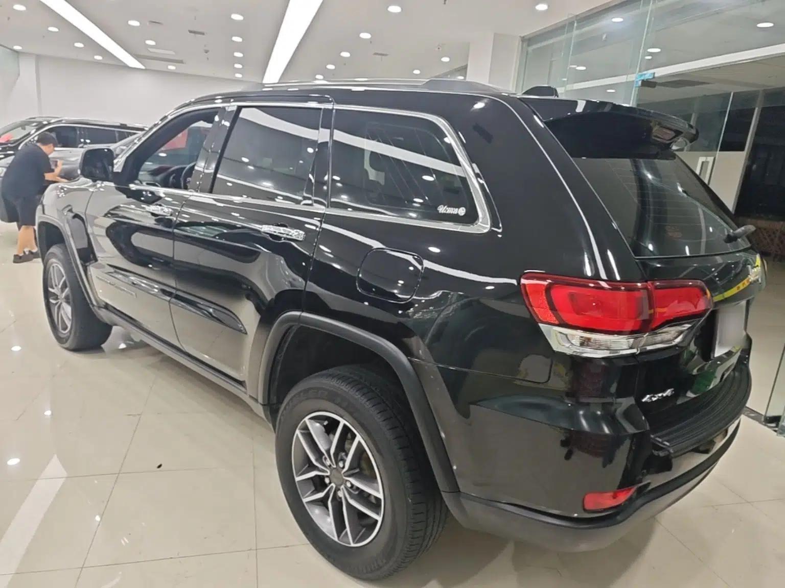 Jeep Grand Cherokee 2020 3.0L Professional Navigation Edition — миниатюра 4