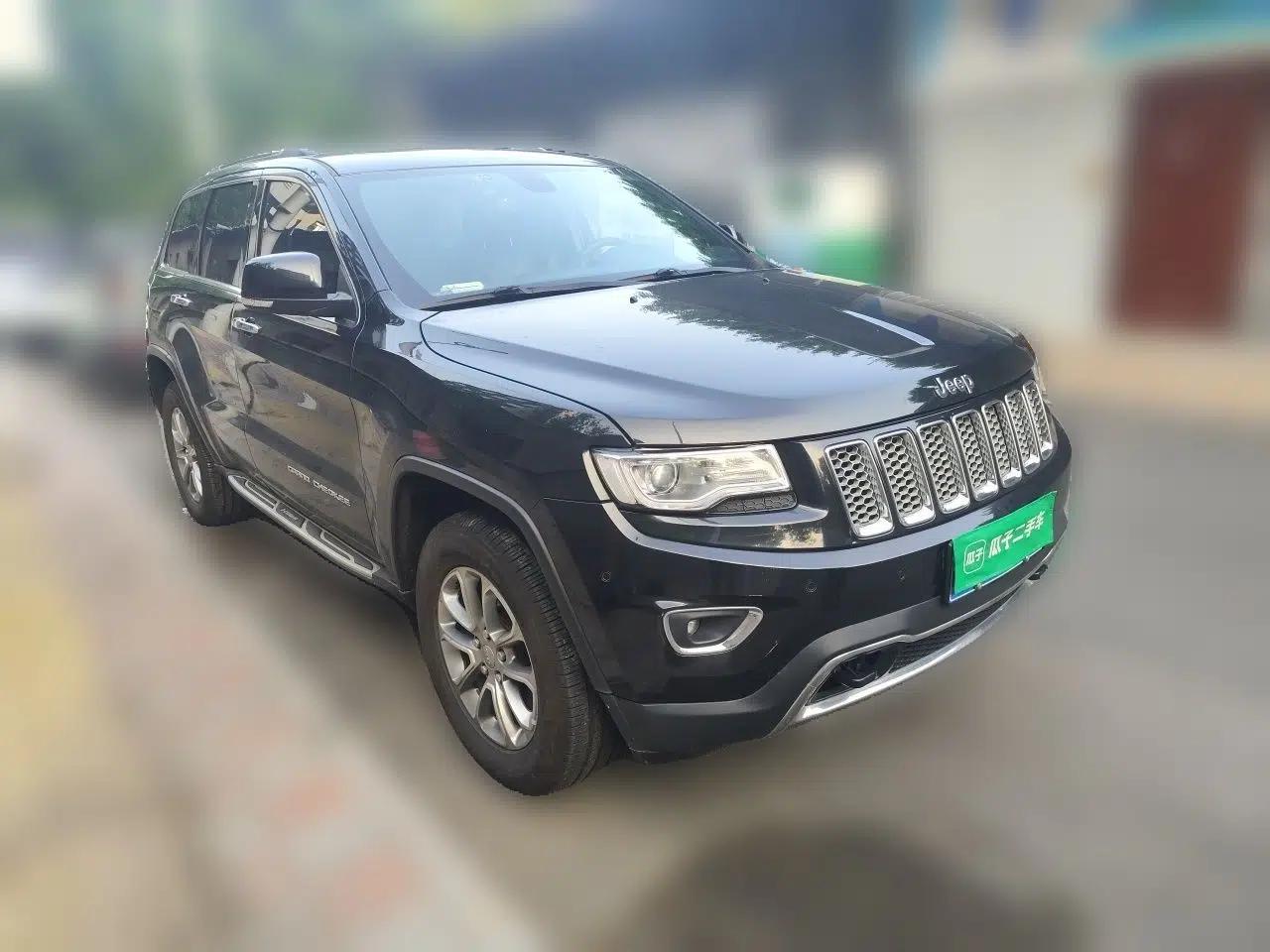 Jeep Grand Cherokee 2015 3.0L Comfort Navigation Edition — миниатюра 3
