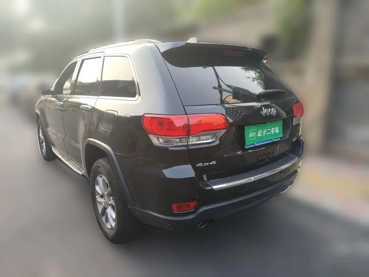 Jeep Grand Cherokee 2015 3.0L Comfort Navigation Edition — миниатюра 4