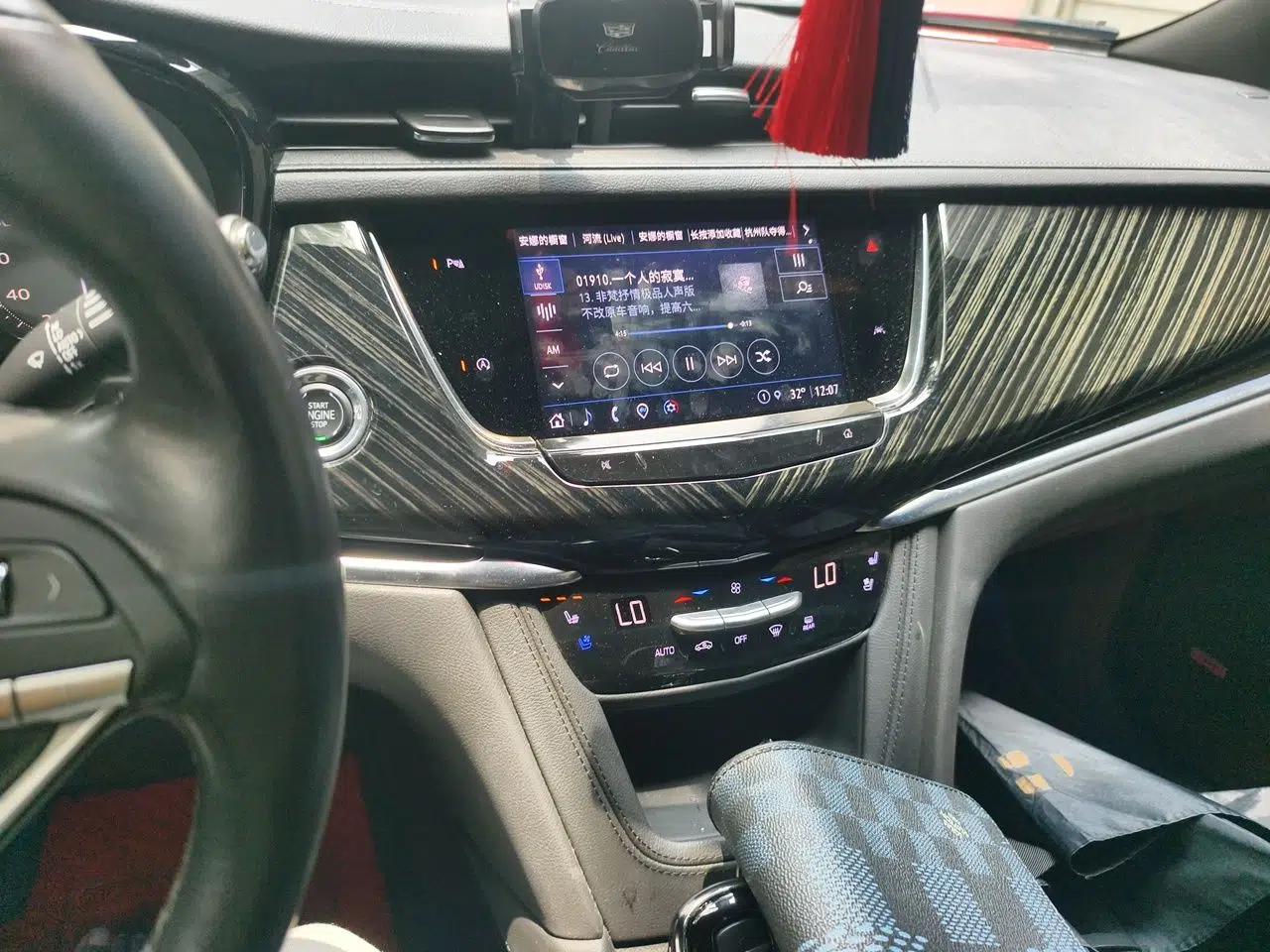 Cadillac XT6 2022 2.0T 7-Seater Four-Wheel Drive Luxury 120th Anniversary Limited Edition — миниатюра 13