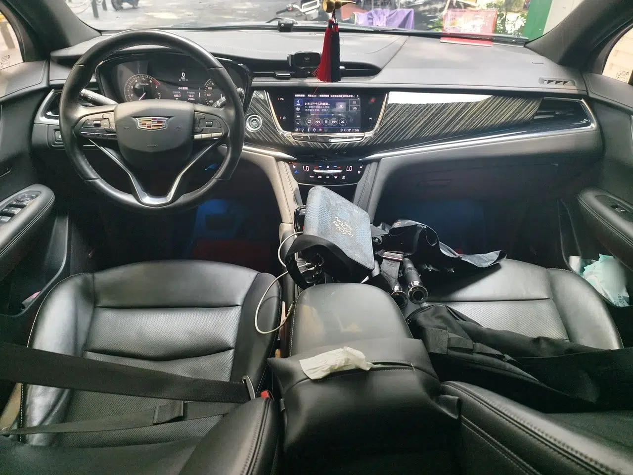 Cadillac XT6 2022 2.0T 7-Seater Four-Wheel Drive Luxury 120th Anniversary Limited Edition — миниатюра 9