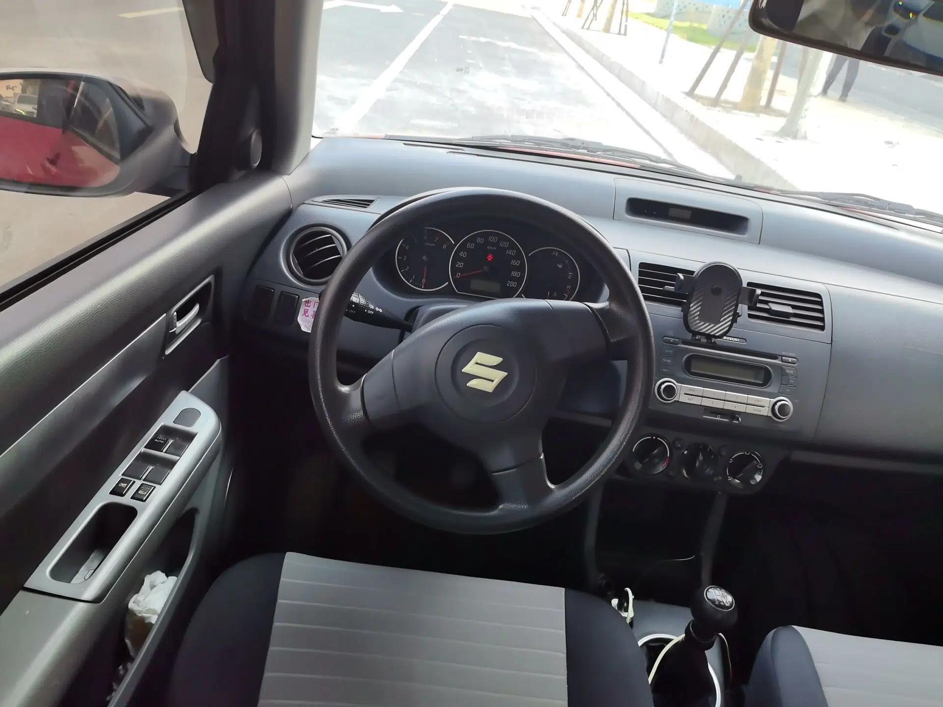 Suzuki Swift 2013 1.3L Manual Value Edition — миниатюра 10