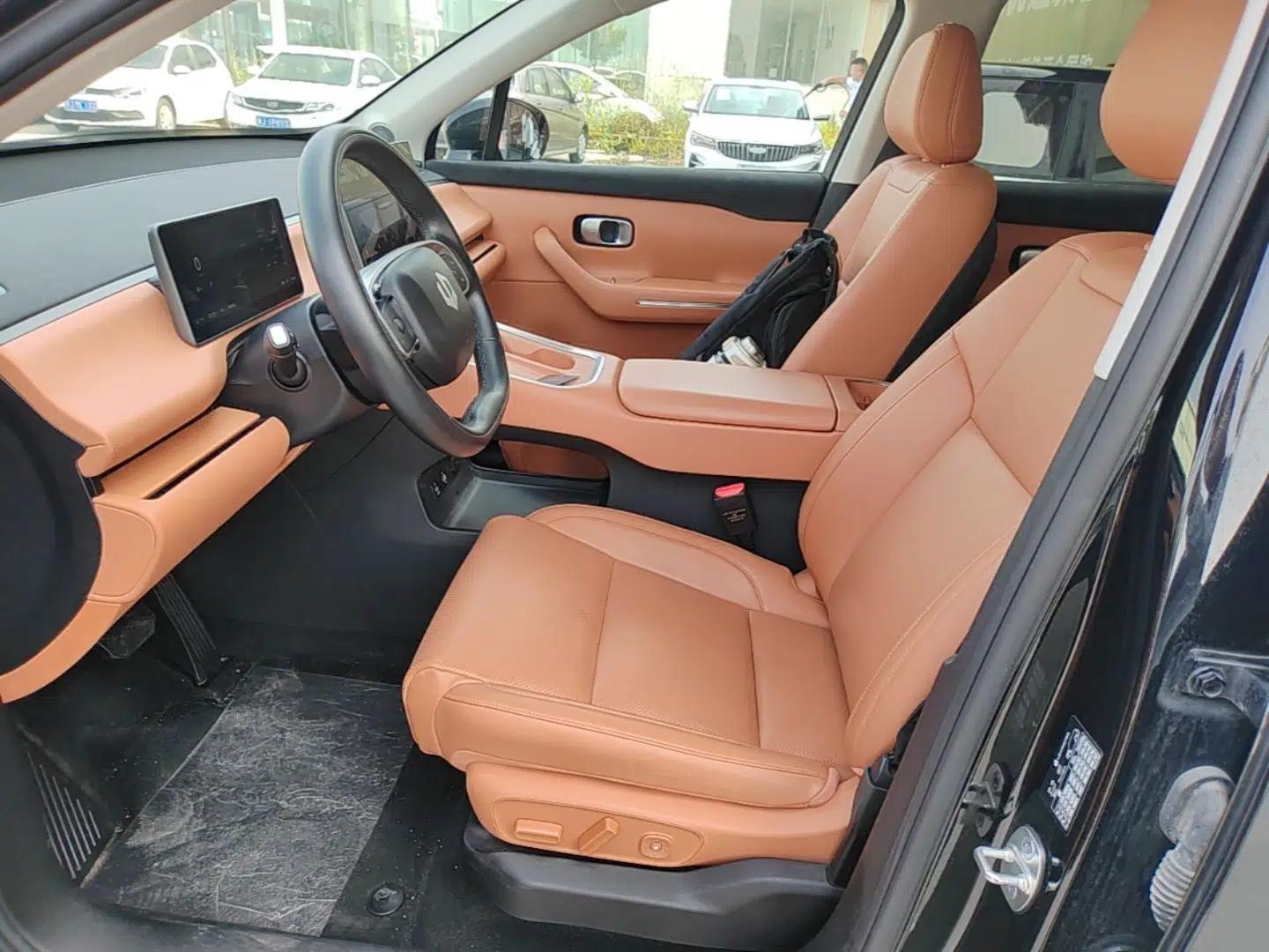 Leapmotor C16 2026 Extended-Range 280 LiDAR Zhizun Edition 6 Seats — миниатюра 17