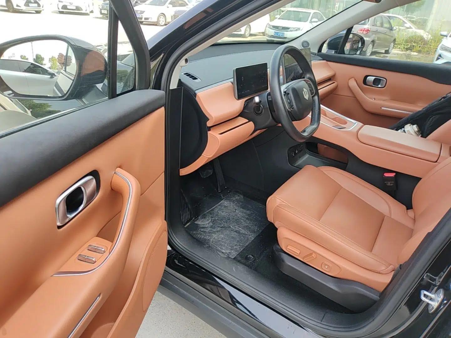 Leapmotor C16 2026 Extended-Range 280 LiDAR Zhizun Edition 6 Seats — миниатюра 18