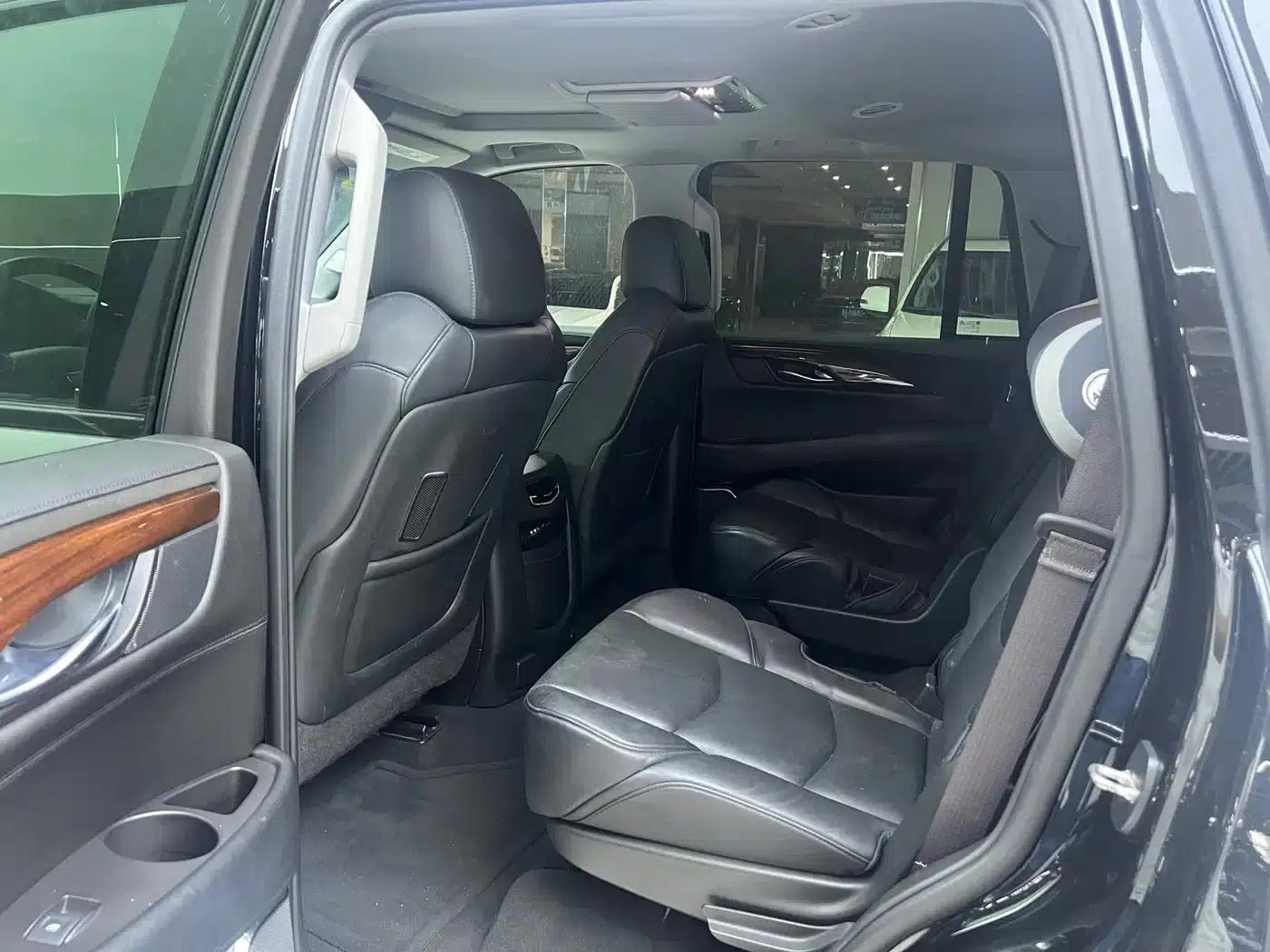 2016 Cadillac Escalade 6.2L US Spec — миниатюра 4