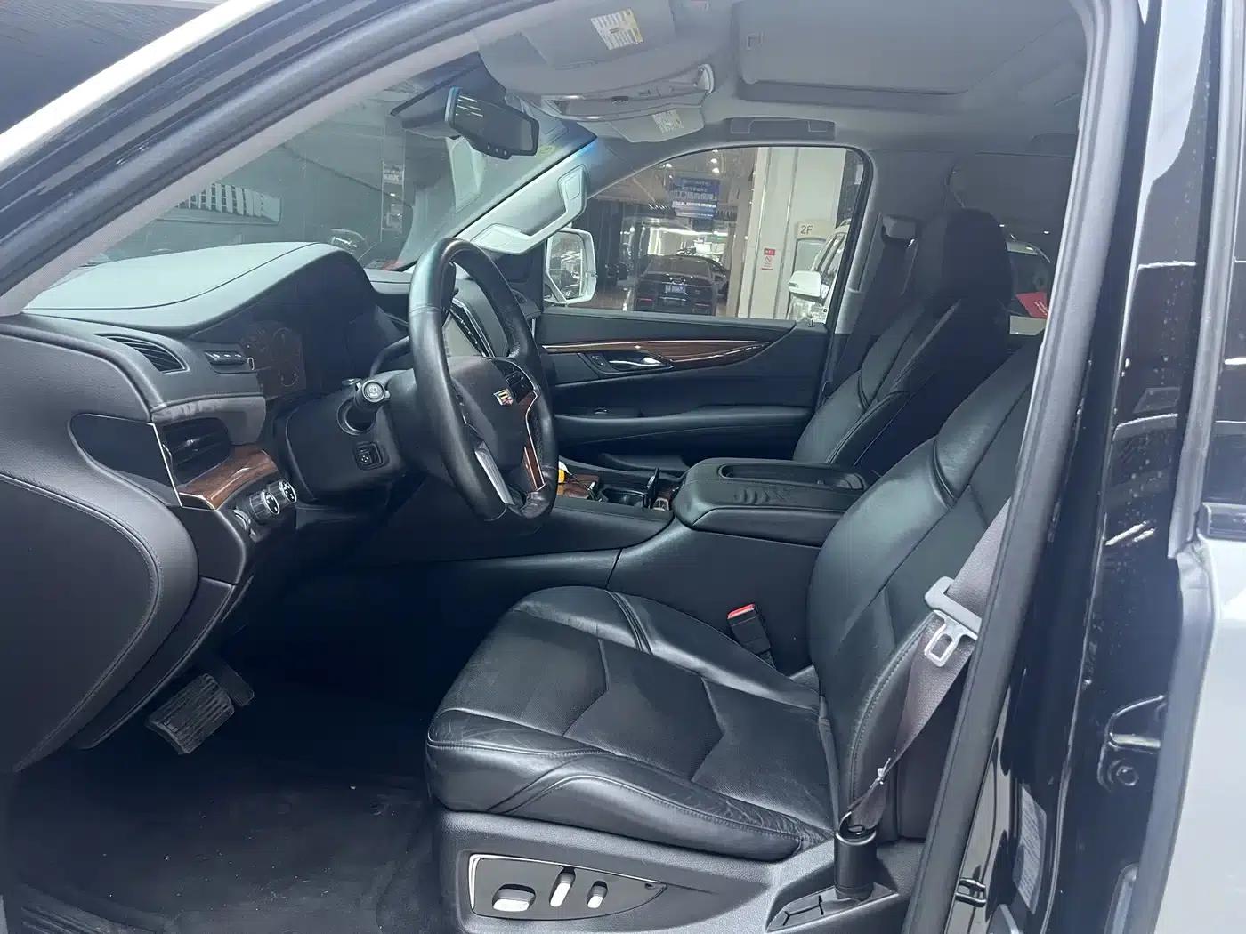 2016 Cadillac Escalade 6.2L US Spec — миниатюра 7