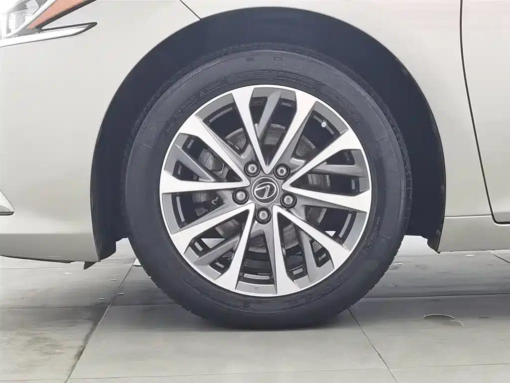 Lexus ES 2021 Model 200 Premium Edition — миниатюра 17