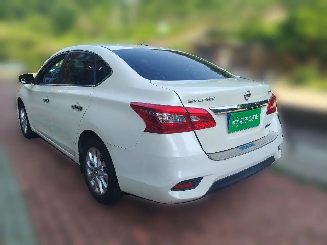 Nissan Sylphy 2018 1.6XV CVT Deluxe Edition — миниатюра 4