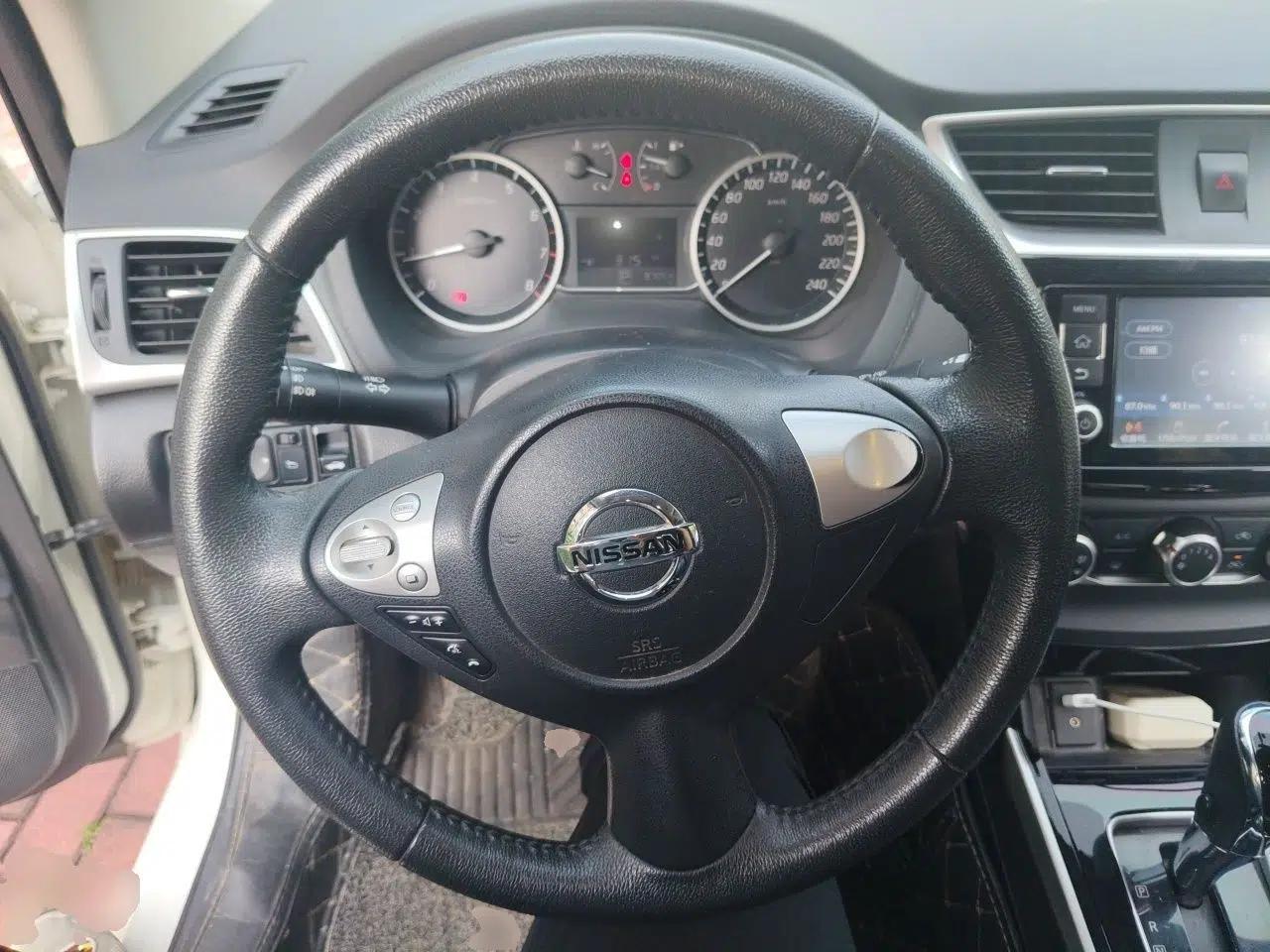 Nissan Sylphy 2018 1.6XV CVT Deluxe Edition — миниатюра 10