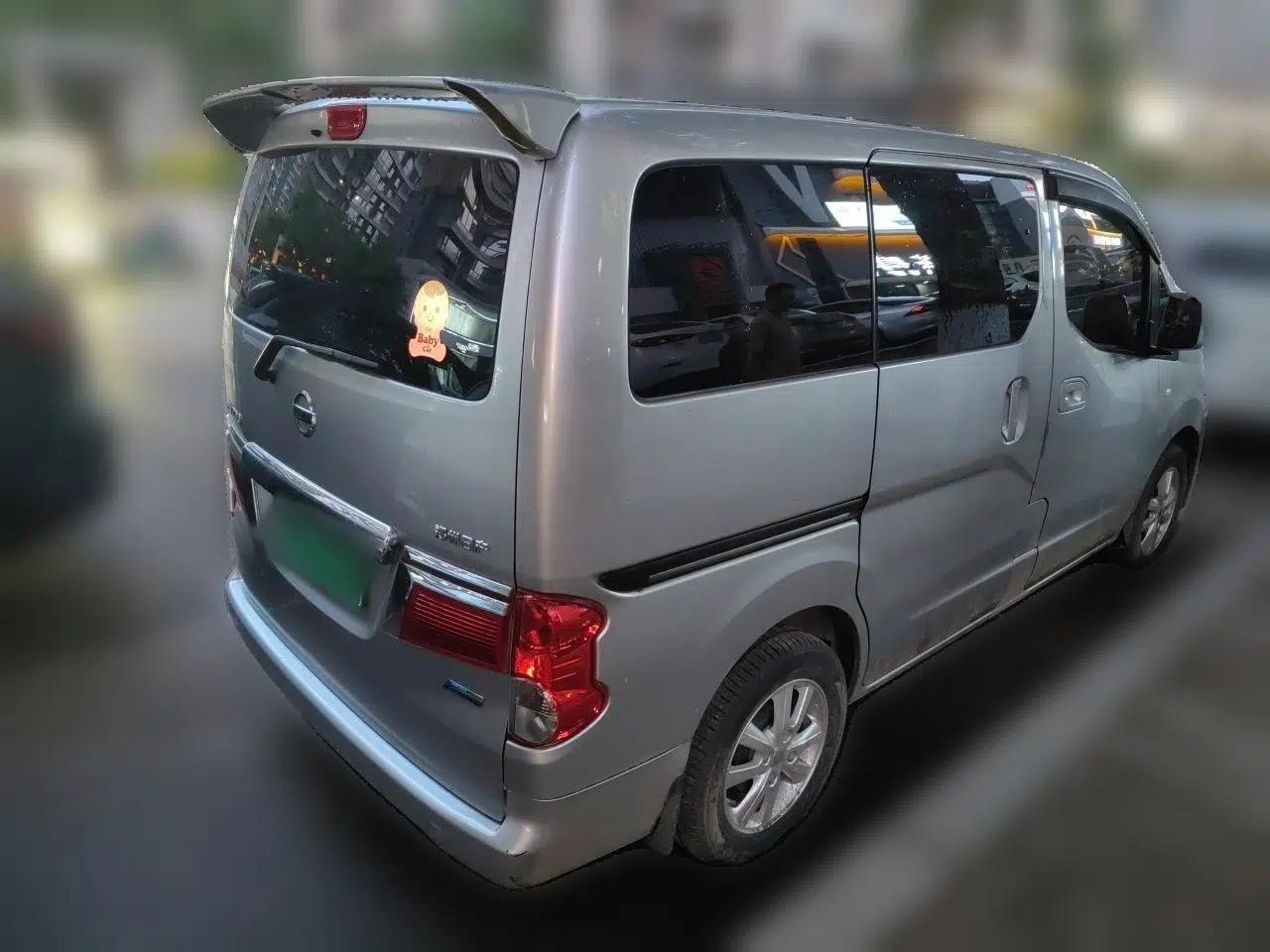 Nissan NV200 2018 1.6L CVT Luxury Model — миниатюра 6