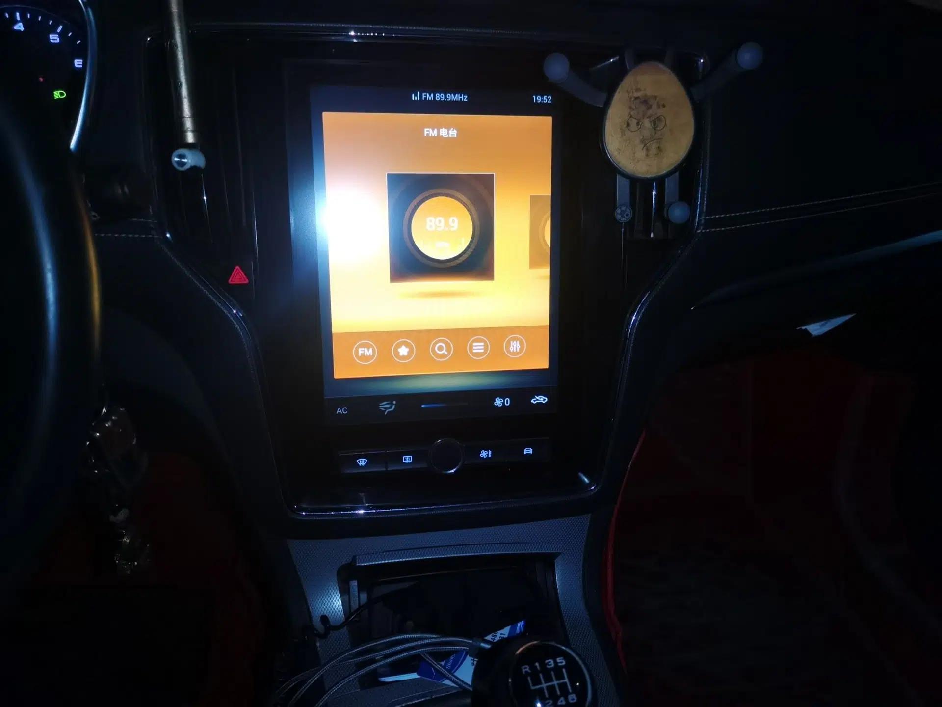 Roewe RX5 2019 20T Two-Wheel Drive Manual 4G Connect Platinum Edition — миниатюра 13